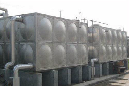 大型保温水箱的底座如何设计